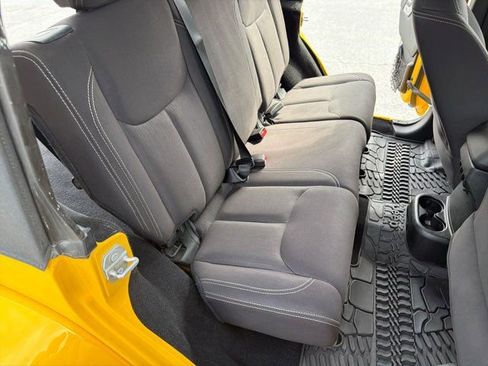 Used 2015 Jeep Wrangler Unlimited Sahara w/ Connectivity Group AWD/4WD image 29