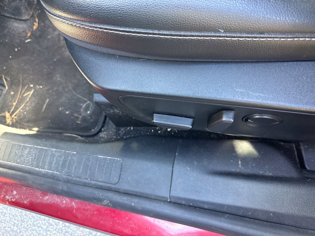 Used 2020 Ford Escape Titanium FWD image 10