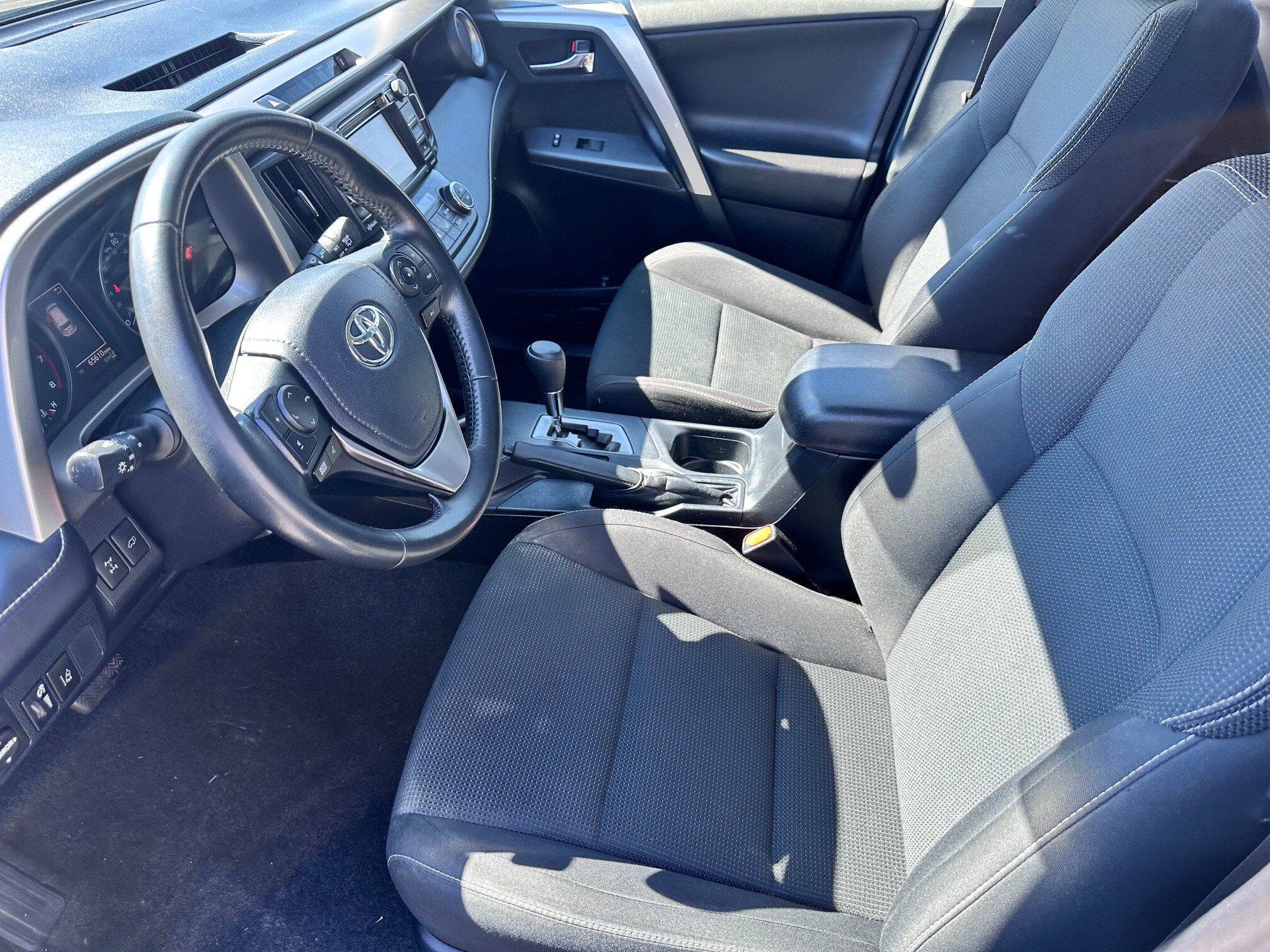 Used 2018 Toyota RAV4 XLE AWD/4WD image 5