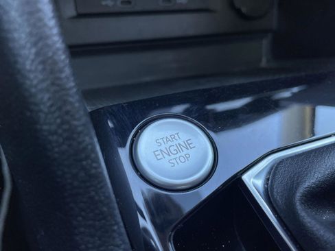 Used 2023 Volkswagen Taos SEL image 32