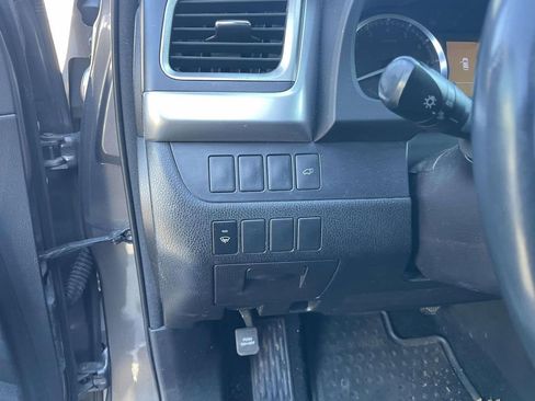 Used 2015 Toyota Highlander LE image 30