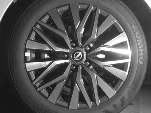 Used 2025 Nissan Altima 2.5 SV FWD image 12