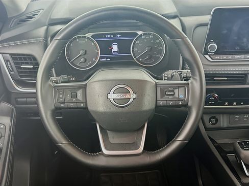 Used 2025 Nissan Rogue SV AWD/4WD image 18