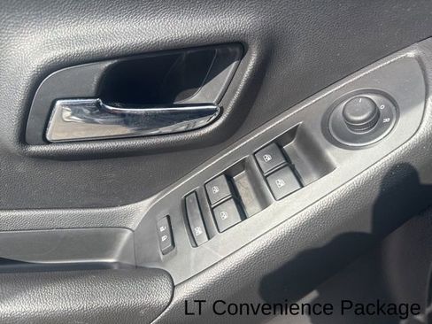 Used 2020 Chevrolet Trax LT w/ LT Convenience Package image 16