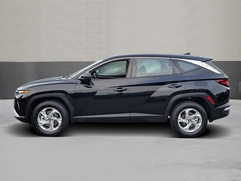 Used 2023 Hyundai Tucson SE AWD/4WD image 3
