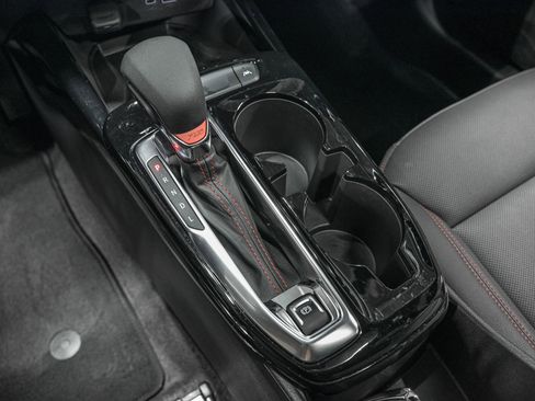 Used 2024 Chevrolet Trax RS w/ Sunroof Package FWD image 23