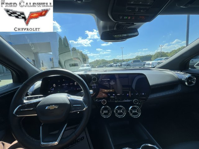 Used 2025 Chevrolet Blazer EV LT AWD/4WD image 10