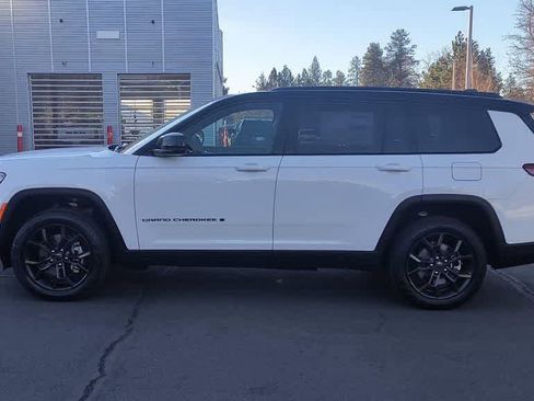 New 2025 Jeep Grand Cherokee L Limited w/ Trailer Tow Package image 5