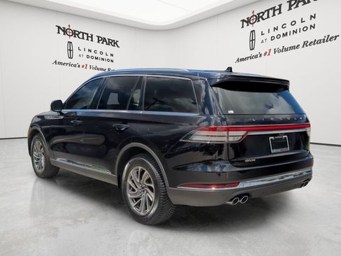 Used 2023 Lincoln Aviator AWD image 3
