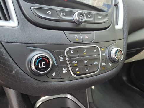 Used 2025 Chevrolet Malibu LT FWD image 14