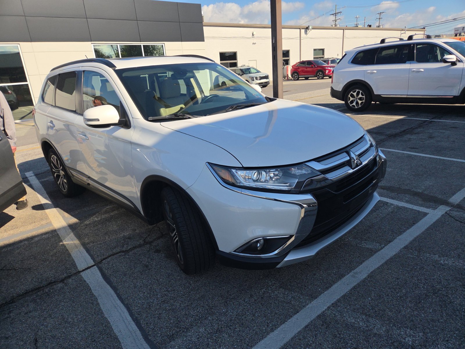 Used 2016 Mitsubishi Outlander SEL AWD/4WD image 3