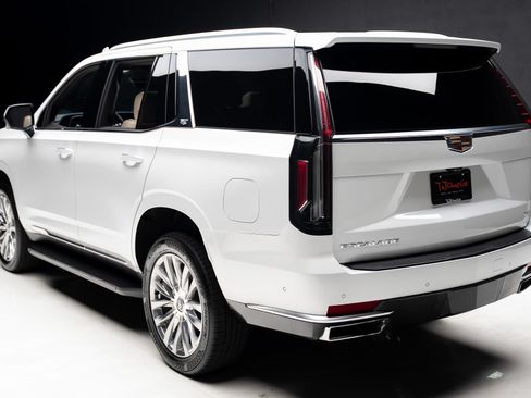 Used 2024 Cadillac Escalade Premium Luxury AWD/4WD image 24