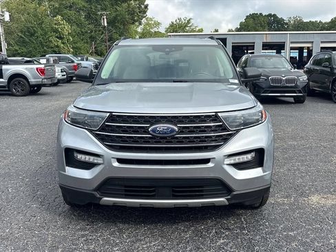 Used 2022 Ford Explorer XLT AWD/4WD image 2