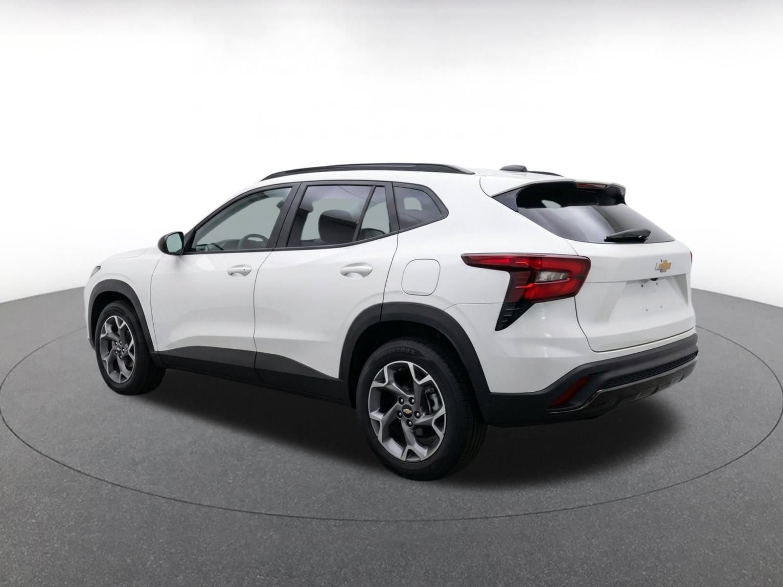 Used 2025 Chevrolet Trax LT w/ LT Convenience Package FWD image 6