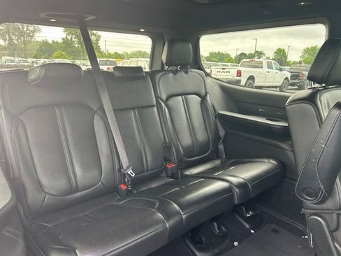 Used 2022 Jeep Wagoneer Series III w/ Premium Group I AWD/4WD image 9