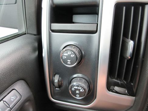 Used 2015 GMC Sierra 1500 SLT w/ SLT Crew Cab Value Package AWD/4WD image 29