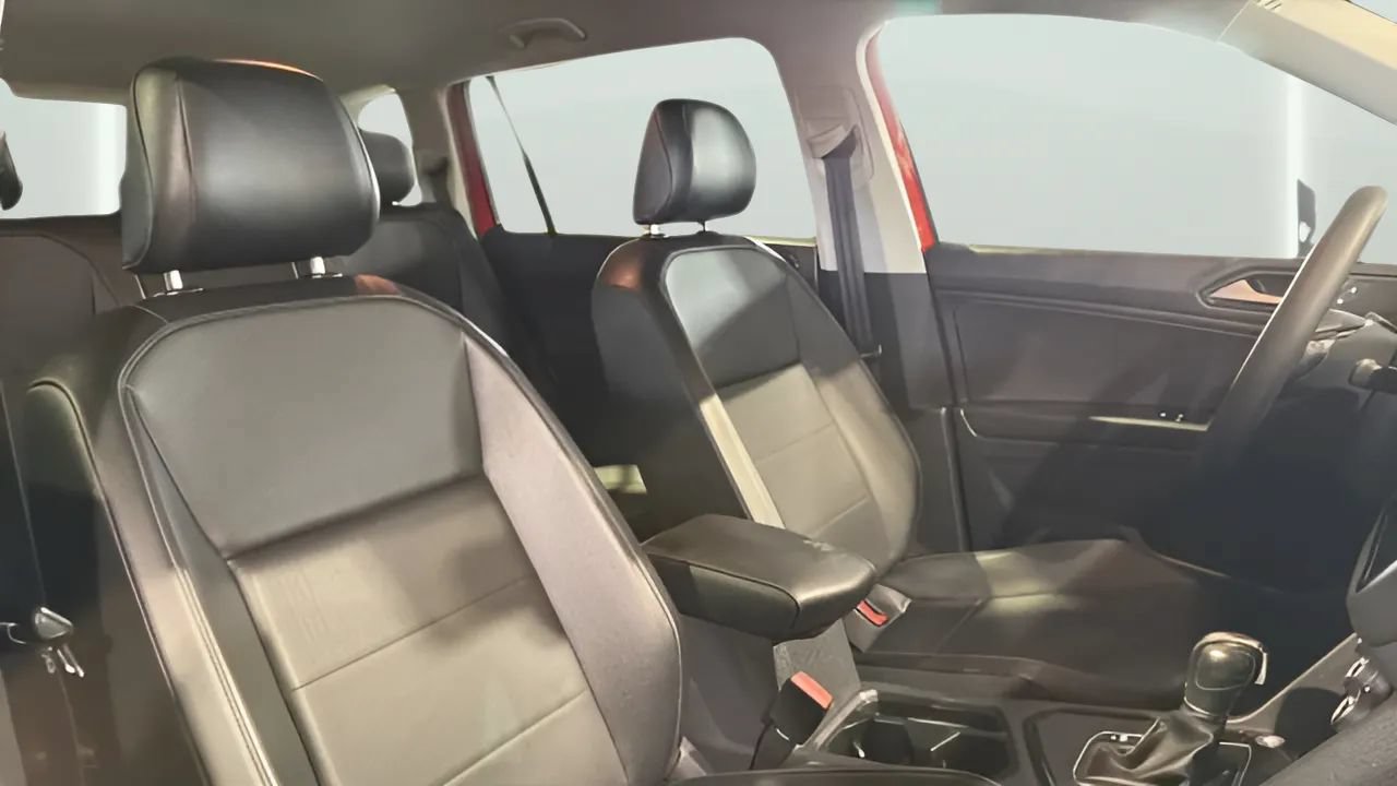 Used 2018 Volkswagen Tiguan SEL FWD image 28