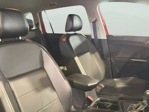 Used 2018 Volkswagen Tiguan SEL FWD image 28
