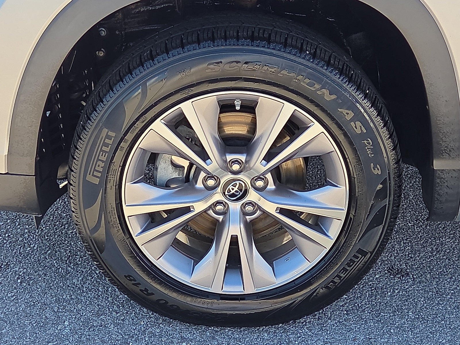 Used 2016 Toyota Highlander Plus FWD image 7