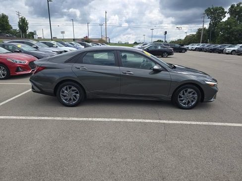 Used 2024 Hyundai Elantra SEL FWD image 6