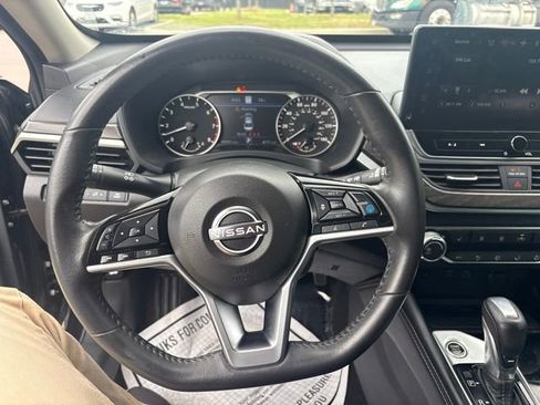 Used 2023 Nissan Altima 2.5 SV w/ SV Premium Package FWD image 31