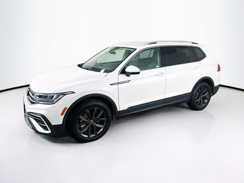 Used 2023 Volkswagen Tiguan SE image 4