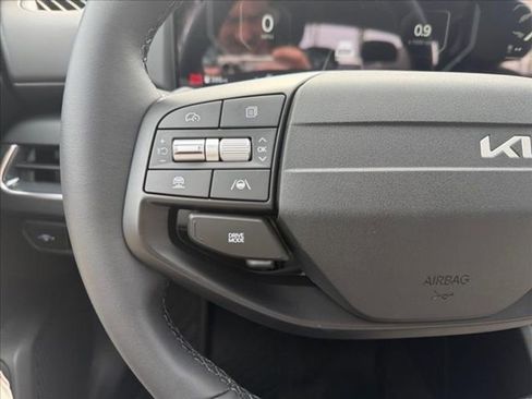 New 2025 Kia K4 EX image 16