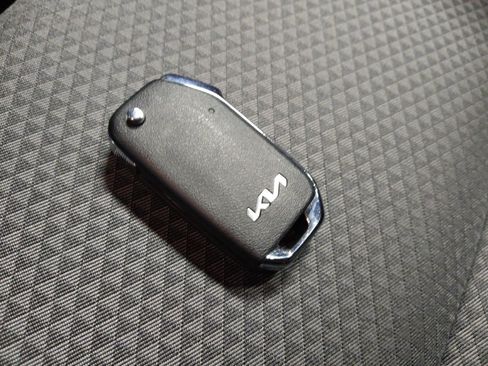 Used 2025 Kia Soul LX FWD image 32