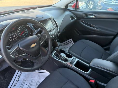 Used 2017 Chevrolet Cruze LT w/ Convenience Package FWD image 11