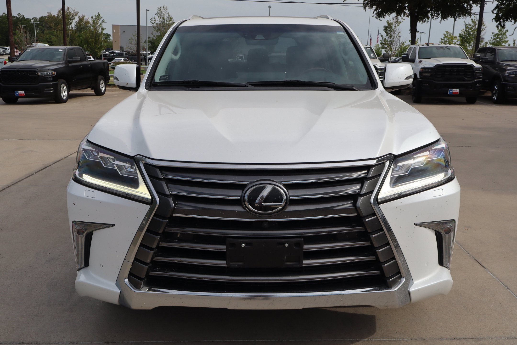 Used 2019 Lexus LX 570 4WD w/ Luxury Package image 11