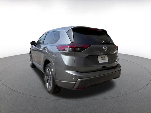 Used 2025 Nissan Rogue SV FWD image 11