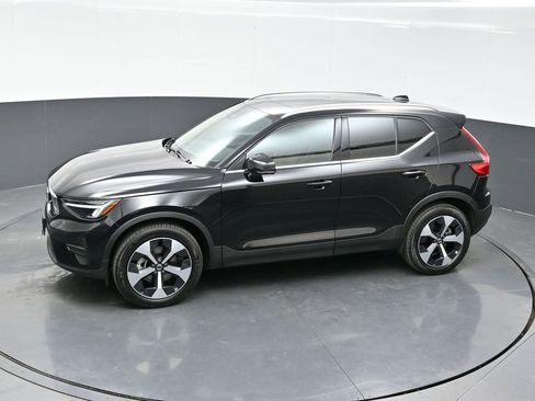 Certified 2025 Volvo XC40 B5 Core w/ Protection Package Premier image 23