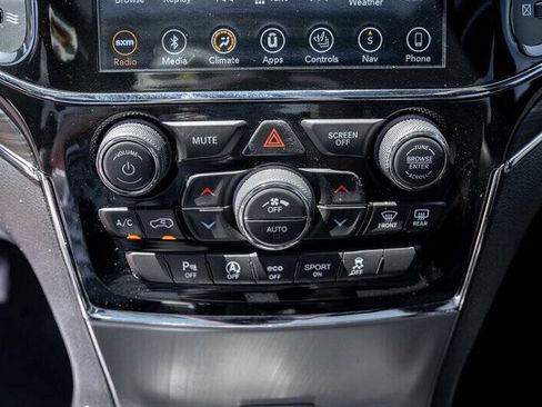 Used 2019 Jeep Grand Cherokee Limited w/ Luxury Group II AWD/4WD image 14