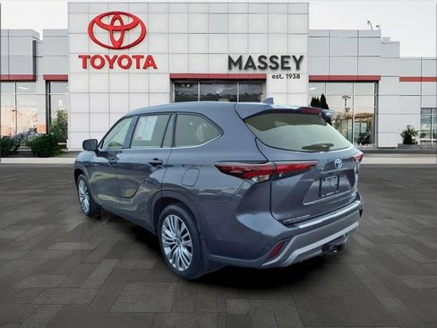 Used 2024 Toyota Highlander Platinum image 5