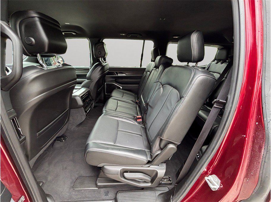 Used 2024 Jeep Wagoneer Series II w/ Flexible Seating Group RWD image 40