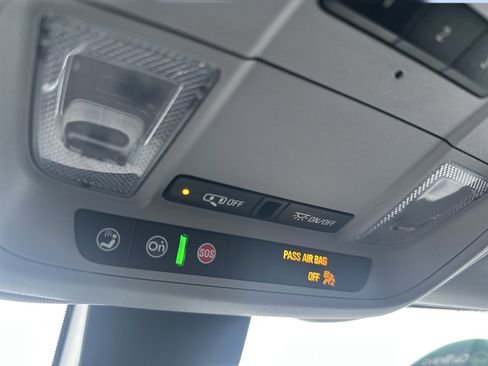 Used 2024 Chevrolet Equinox Premier image 17