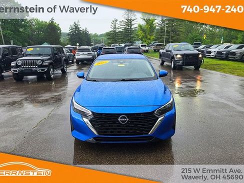 Used 2025 Nissan Sentra SV FWD image 2