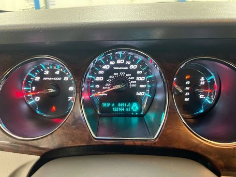 Used 2012 Ford Taurus SEL FWD image 12