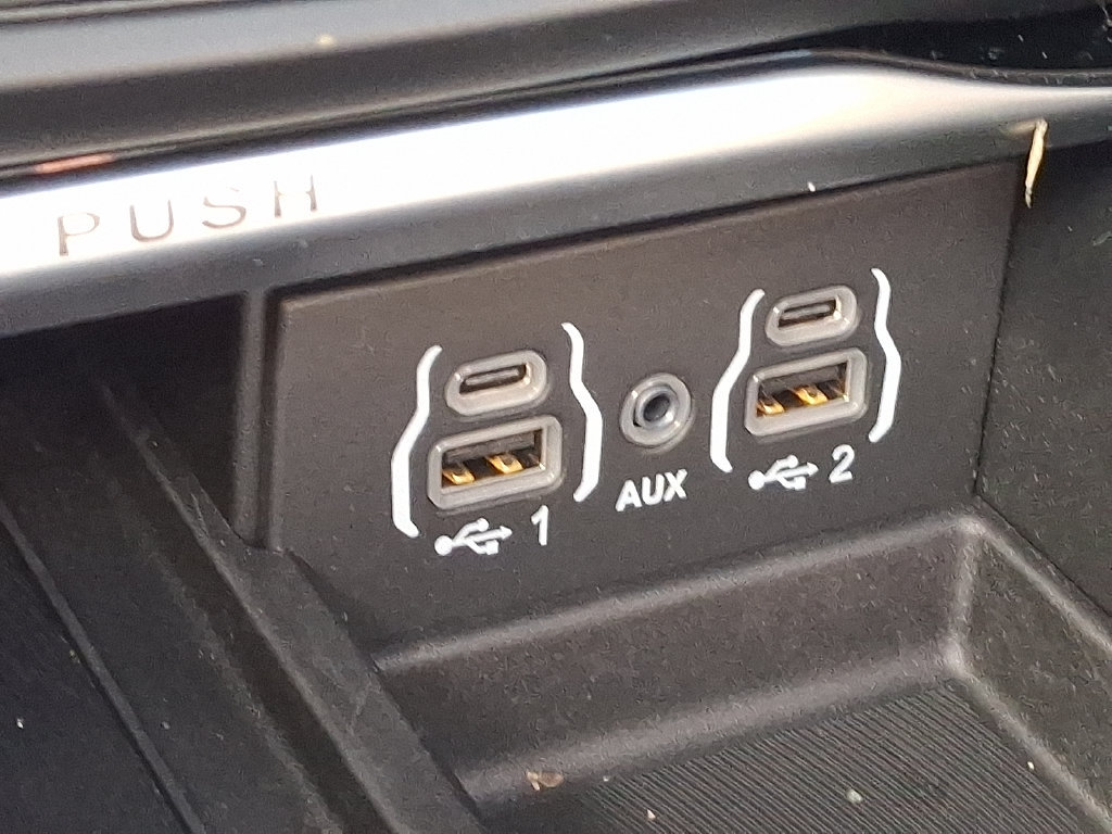 Used 2023 Chrysler Pacifica Limited w/ S Appearance Package FWD image 28