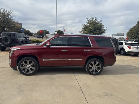 Used 2018 Cadillac Escalade Premium Luxury image 3