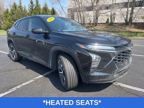 Used 2024 Chevrolet Trax RS w/ Driver Confidence Package image 2