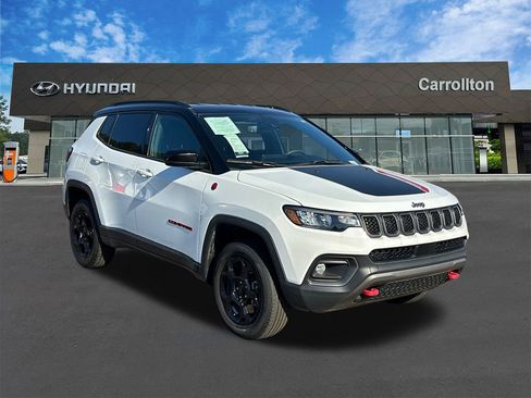 Used 2024 Jeep Compass Trailhawk image 3