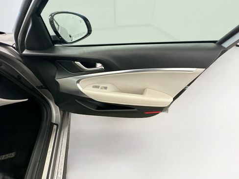 Used 2025 Genesis G70 2.5T AWD/4WD image 32