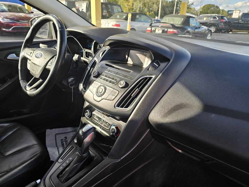 Used 2016 Ford Focus SE w/ Equipment Group 201A FWD image 48