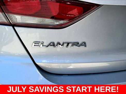 Used 2017 Hyundai Elantra SE FWD image 30