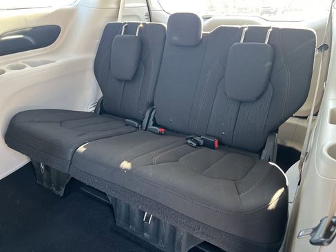 Used 2017 Chrysler Pacifica Touring image 24