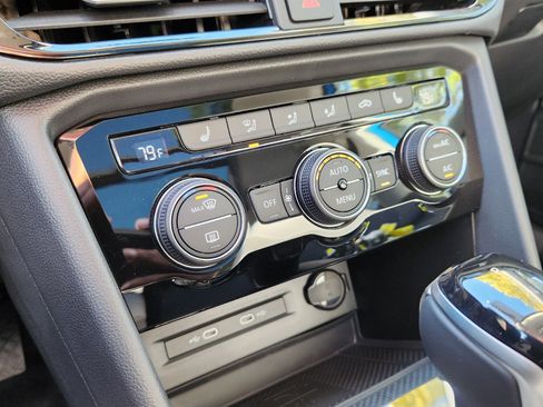 New 2024 Volkswagen Taos SE image 13