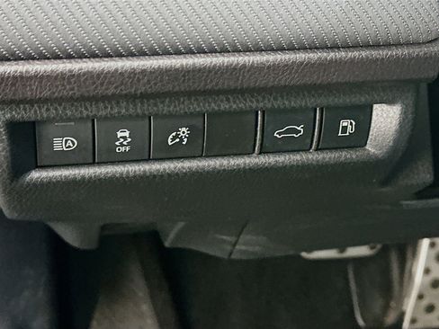 Used 2025 Toyota Camry SE FWD image 17