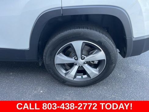 Used 2021 Jeep Cherokee Limited w/ Trailer Tow Group AWD/4WD image 34