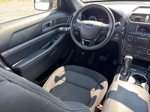 Used 2018 Ford Explorer XLT FWD image 15